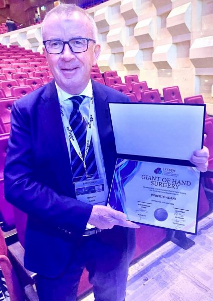 Titolo di Giant of Hand Surgery al Dr. Roberto Adani