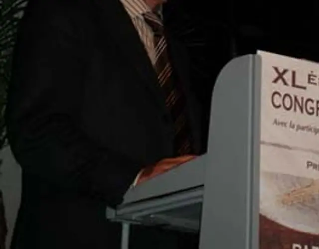 Immagini dal XLº Congresso della Società Francese di Chirurgia della Mano  Parigi: 16 - 17 - 18 Dicembre 2004