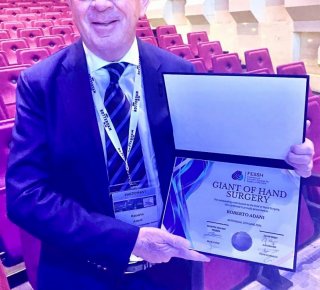 Titolo di Giant of Hand Surgery al Dr. Roberto Adani Titolo di Giant of Hand Surgery al Dr. Roberto Adani