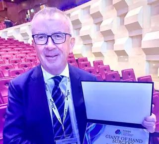 Titolo di Giant of Hand Surgery al Dr. Roberto Adani